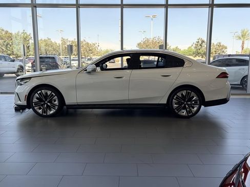 Used 2025 BMW 530i RWD image 7
