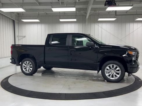 Used 2023 Chevrolet Silverado 1500 Custom image 9