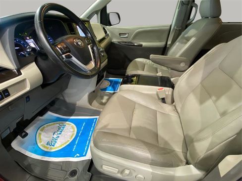 Used 2019 Toyota Sienna XLE w/ XLE Navigation Package image 10