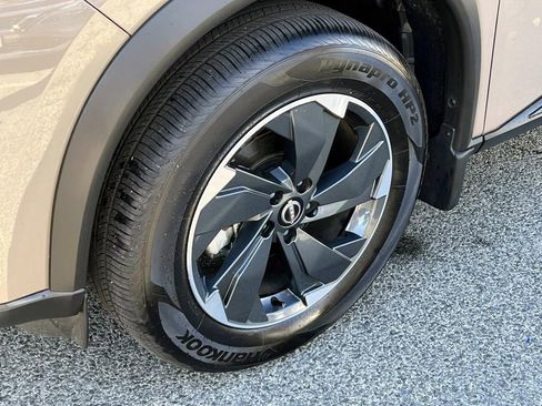 Used 2025 Nissan Rogue SV image 10