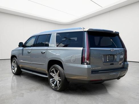 Used 2017 Cadillac Escalade ESV Luxury AWD/4WD image 6