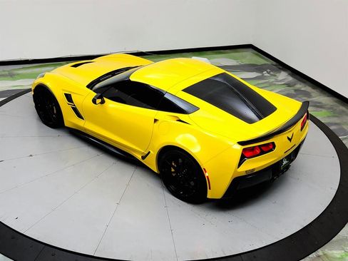 Used 2019 Chevrolet Corvette Grand Sport w/ Carbon Flash Badge Package image 28