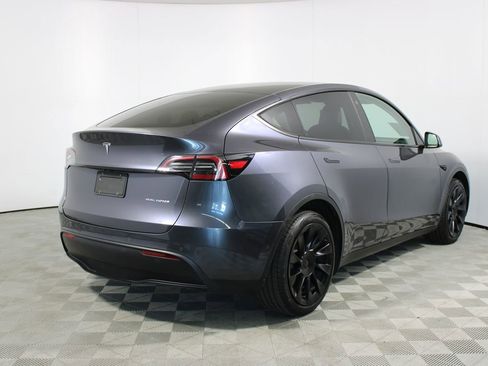Used 2021 Tesla Model Y Long Range image 34