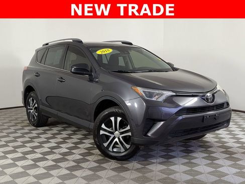 Used 2018 Toyota RAV4 LE FWD image 1