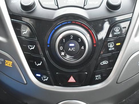 Used 2015 Hyundai Veloster RE:FLEX Edition image 27