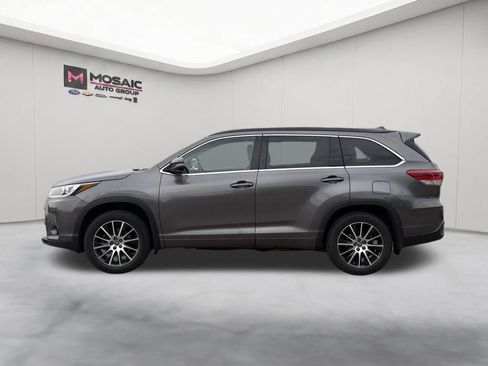 Used 2017 Toyota Highlander SE AWD/4WD image 5