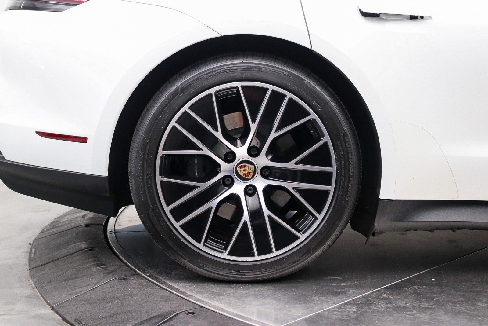 Used 2022 Porsche Taycan RWD image 14