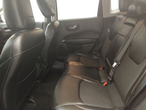 Used 2018 Jeep Compass Latitude w/ Cold Weather Group FWD image 18