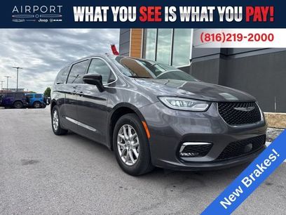 Used 2023 Chrysler Pacifica Touring-L