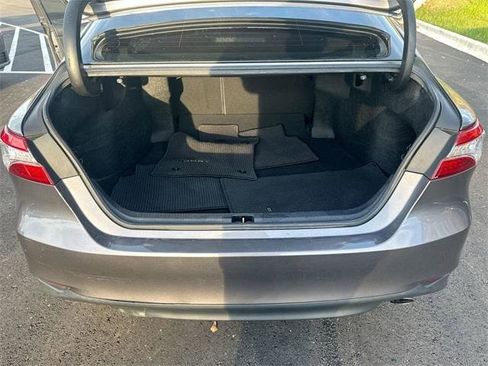 Used 2019 Toyota Camry XLE image 31