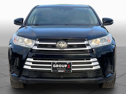 Used 2019 Toyota Highlander LE FWD image 4