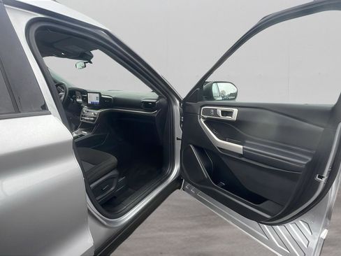 Used 2023 Ford Explorer XLT image 16