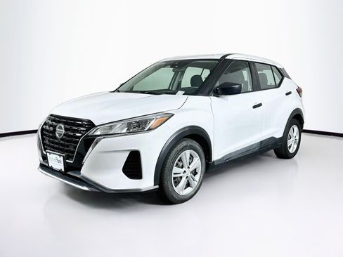 Used 2021 Nissan Kicks S FWD image 3