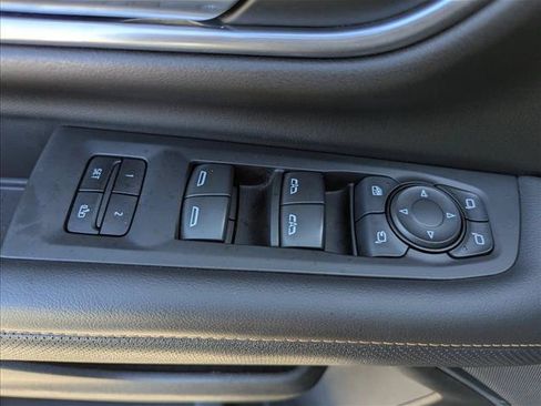 Used 2021 GMC Yukon XL AT4 w/ Technology Package AWD/4WD image 10
