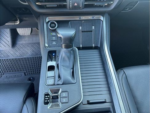 Used 2024 Lexus GX 550 image 13