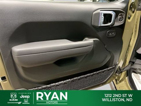 New 2026 Jeep Gladiator Mojave w/ Technology Group AWD/4WD image 39