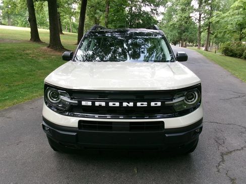 Used 2024 Ford Bronco Sport Outer Banks w/ Tech Package AWD/4WD image 2