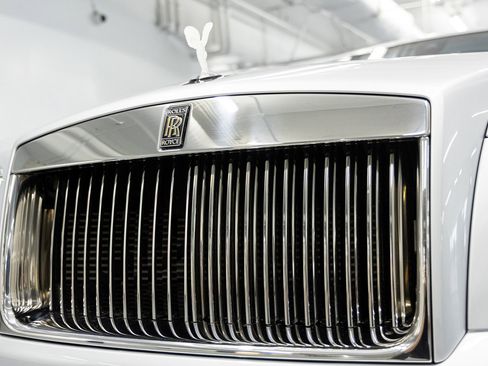 Used 2017 Rolls-Royce Dawn RWD image 17