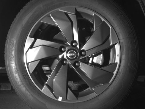 Used 2025 Nissan Rogue SV FWD image 13