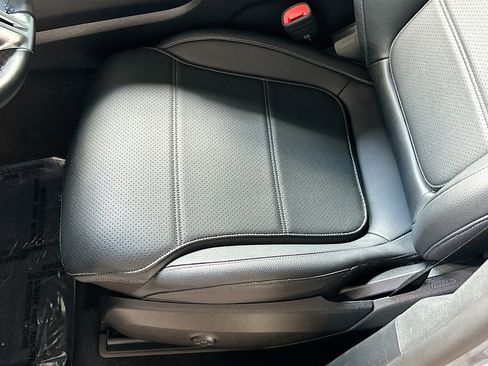 Used 2025 Mercedes-Benz GLC 300 4MATIC image 18