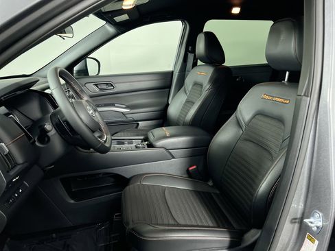 Used 2025 Nissan Pathfinder Rock Creek image 12