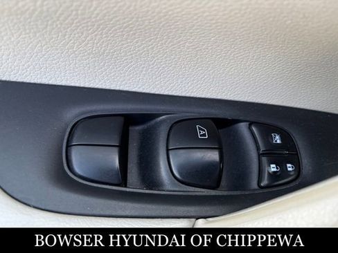 Used 2018 Nissan Rogue Sport SV image 12