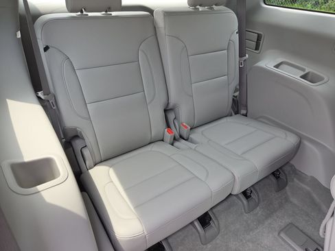 Used 2023 GMC Acadia SLT FWD image 23