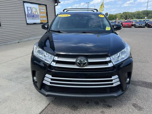 Used 2018 Toyota Highlander XLE w/ Protection Package #3 AWD/4WD image 2