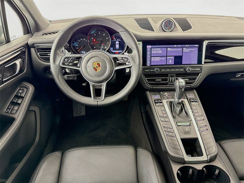 Used 2021 Porsche Macan image 25