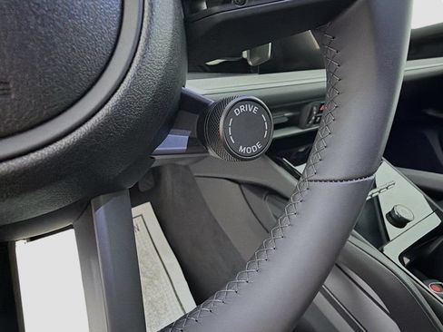 Certified 2025 Porsche Cayenne AWD/4WD image 15