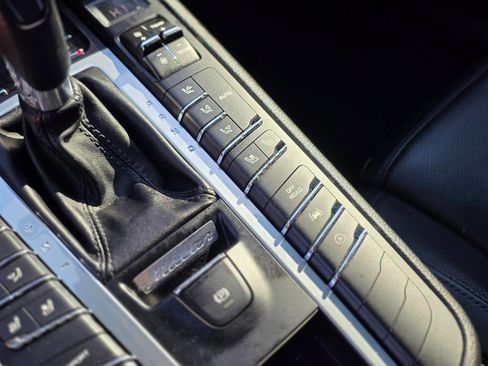 Used 2018 Porsche Macan image 36