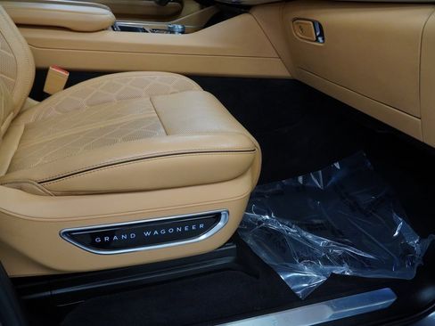 Used 2022 Jeep Grand Wagoneer Series III image 52