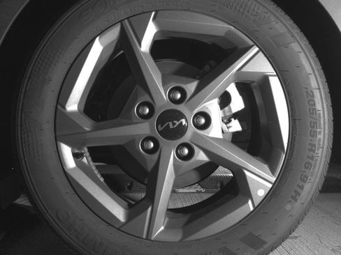 Used 2025 Kia K4 FWD image 14