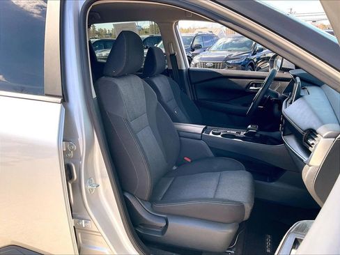 Used 2024 Nissan Rogue SV image 10