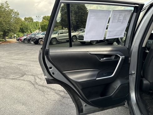 Used 2022 Toyota RAV4 XLE image 10