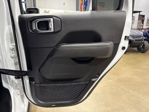 Used 2021 Jeep Gladiator Overland w/ Popular Equipment Package AWD/4WD image 87