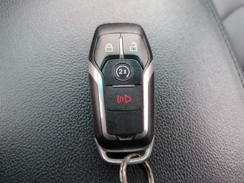 Used 2016 Ford Explorer XLT w/ Equipment Group 202A AWD/4WD image 28