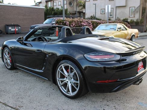 Used 2017 Porsche 718 Boxster S image 3