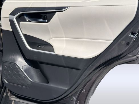 Certified 2021 Toyota RAV4 XLE Premium AWD/4WD image 15