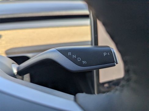 Used 2022 Tesla Model Y Long Range image 26