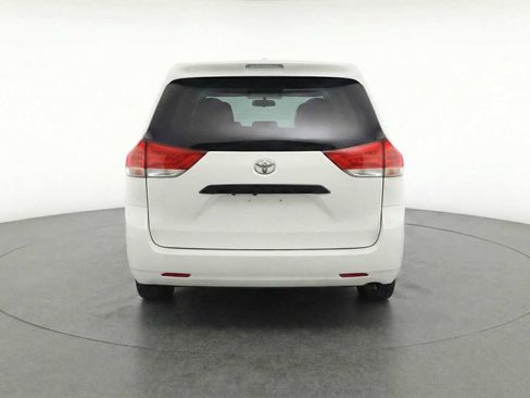 Used 2013 Toyota Sienna L image 8
