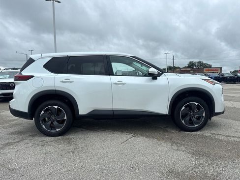 Used 2024 Nissan Rogue SV FWD image 8