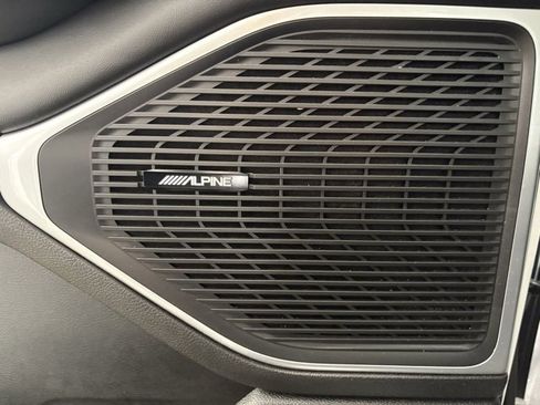 Used 2024 Jeep Wagoneer L Series II image 16