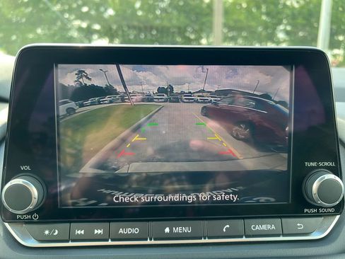 Used 2024 Nissan Rogue S FWD image 21