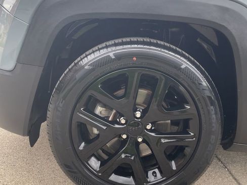 Used 2017 Jeep Renegade Altitude FWD image 5