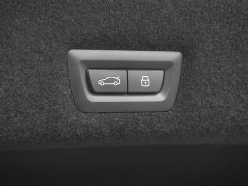 Certified 2023 BMW 740i RWD image 36