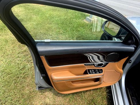 Used 2014 Jaguar XJ L Portfolio image 12