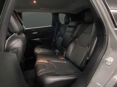Used 2019 Jeep Cherokee Limited w/ Technology Group AWD/4WD image 23