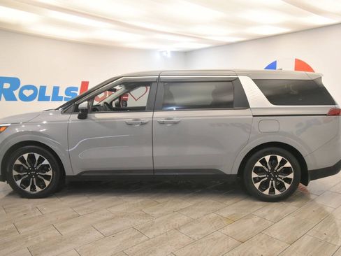 Used 2024 Kia Carnival EX FWD image 2