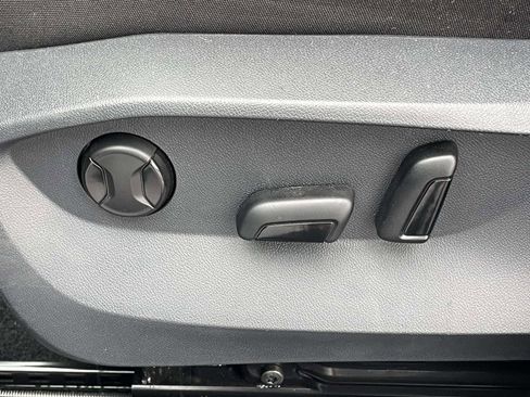 Certified 2024 Volkswagen Taos SE w/ Panoramic Sunroof Package FWD image 16